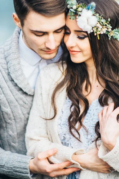 The groom hugging the bride from behind — Stock Photo, Image