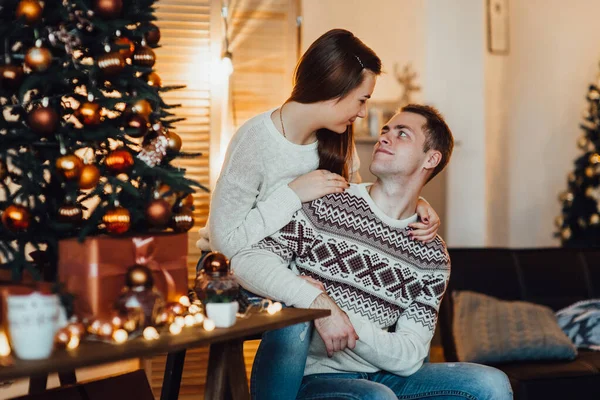 Guy Girl Celebrate New Year Togethe — Stock Photo, Image