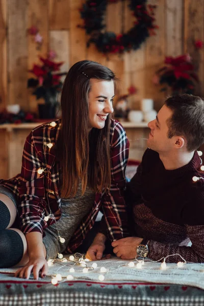 Guy Girl Celebrate New Year Togethe — Stock Photo, Image