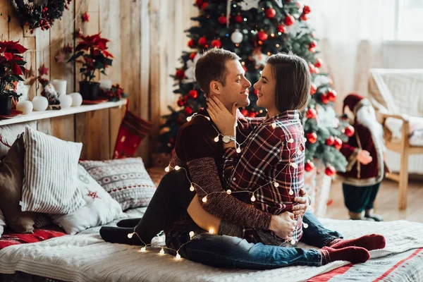 Guy Girl Celebrate New Year Togethe — Stock Photo, Image