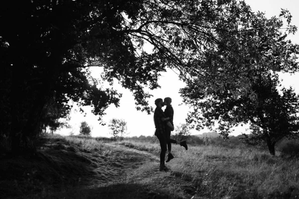 Gai Gars Fille Sur Une Promenade Dans Lumineux Bonnets Tricotés — Photo