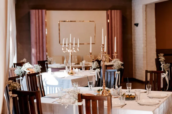 Das Präsidium Der Frischvermählten Festsaal Des Restaurants Ist Mit Kerzen — Stockfoto