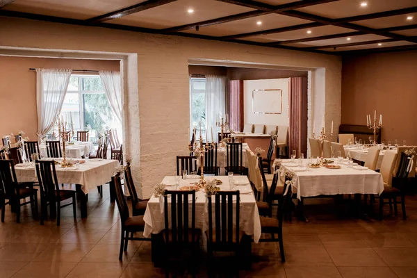 Presidium Los Recién Casados Sala Banquetes Del Restaurante Está Decorado —  Fotos de Stock