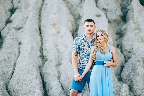 Menina Loira Vestido Azul Claro Cara Uma Camisa Leve Shert — Fotografia de Stock