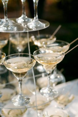 Şarap için düğün kadehi ve kristalden şampanya