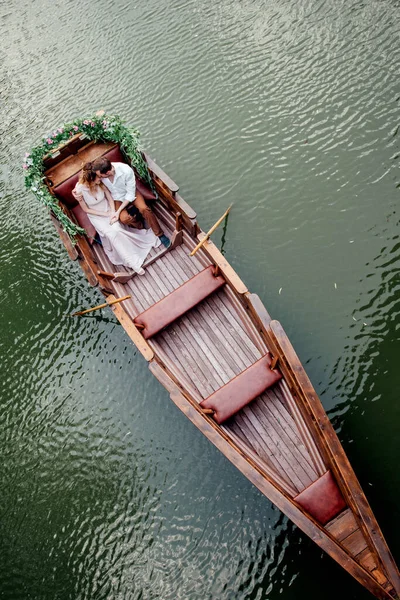 Boat Trip Guy Girl Canals Bays River Overgrown Wild Willows — Stock Photo, Image