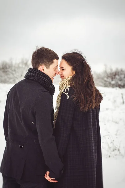 Kille Och Flicka Varma Kläder Och Halsdukar Promenad Den Snöiga — Stockfoto