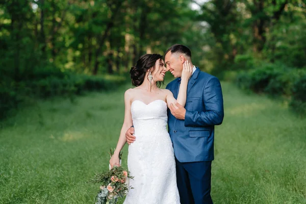 Ein Verliebtes Paar Ein Mann Und Ein Mädchen Bei Einem — Stockfoto