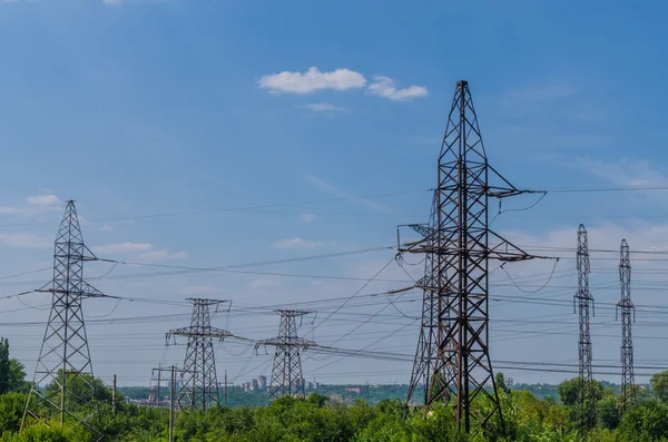 Nagyfeszültségű elektromos vezeték — Stock Fotó