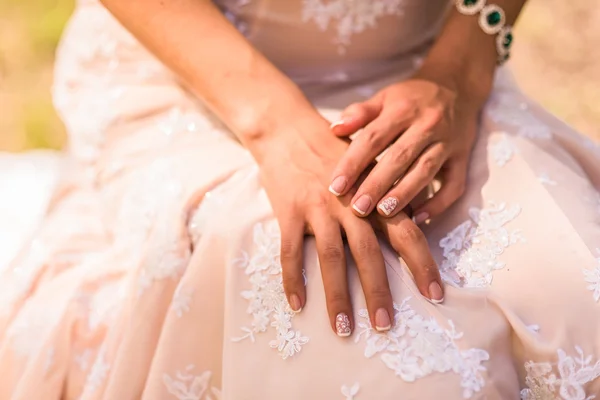 Bruiloft manicure — Stockfoto