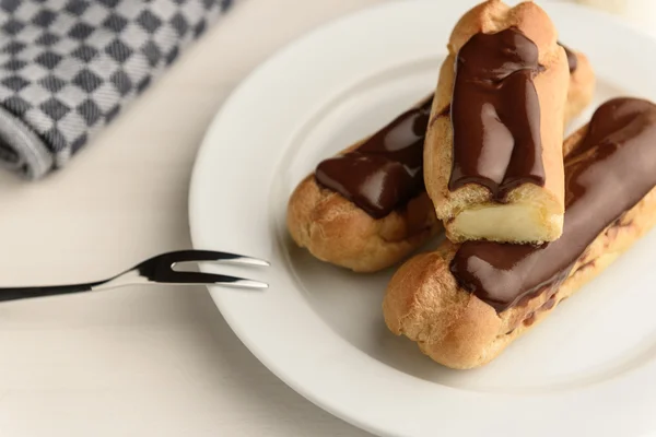 Profiteroles con crema di burro — Foto Stock