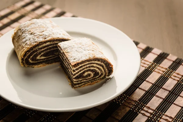 Strudel com sementes de papoila — Fotografia de Stock