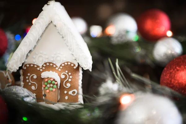 Casa di pan di zenzero nello smalto bianco — Foto Stock