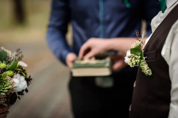 Groom puts wedding ring — Stock Photo, Image