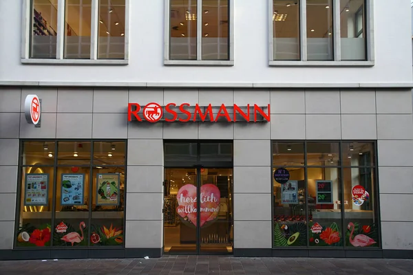 2018年5月5日 Rossmann公司在德国北莱茵 威斯特法伦州Paderborn购物街的商店 — 图库照片