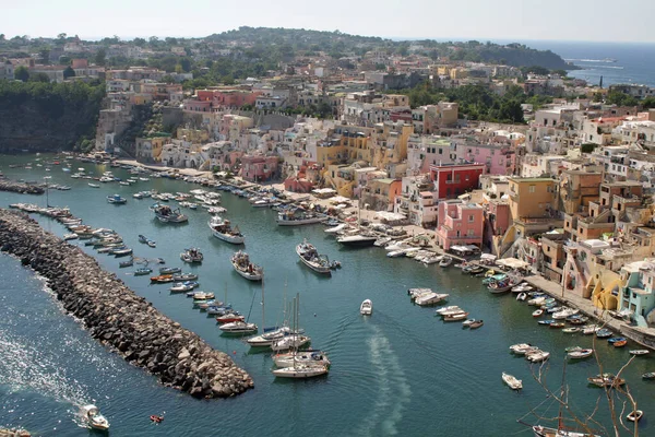 ナポリ カンパニア イタリアの湾でProida島を見下ろす — ストック写真