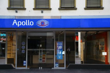 Paderborn, NRW, Almanya, Haziran 05. 2018, bir apollo optik dalının girişi.