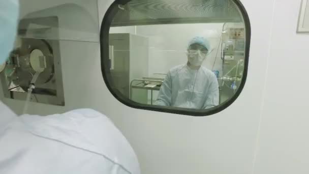 Medical Research Implant Researchers Fume Hood Chemical Test Medical Laboratory — Vídeo de Stock