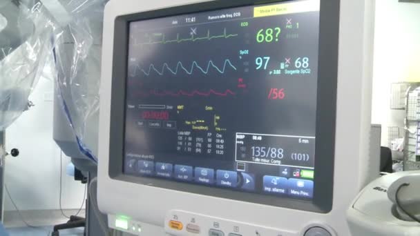 Monitor Paziente Operato Con Robot Chirurgico Sala Operatoria — Video Stock