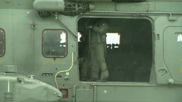 Vojenský Výcvik Záchranná Posádka Vrtulníku Práci — Stock video