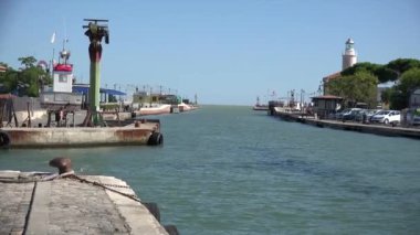 Terk edilmiş limana güzel hava girişi ile sabah