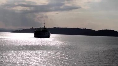 Gölde küçük bir İtalyan köyü