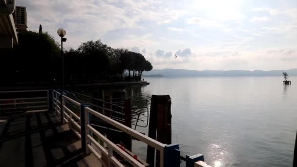 Pequena Aldeia Italiana Lago — Vídeo de Stock