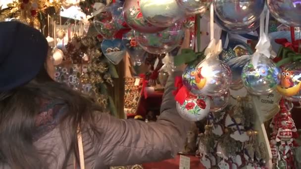 Традиционный Новогодний Рождественский Рынок — стоковое видео
