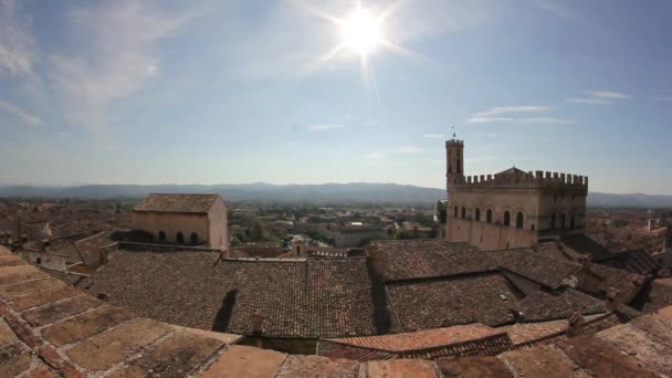 Blick Von Einem Balkon Auf Gubbio — Stockvideo