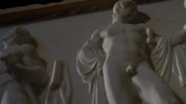 Thorvaldsens Müzesinde Briseis ve Achilles Heykelinin 3 boyutlu animasyonu, Danimarka. Orijinal 3D model Geoffrey Marchalsketchfab.com / geoffreymarchalativecommons.org / Lisses / by / 4.0 /