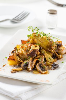 Stir fry tavuk sarımsak ile hazırlanan