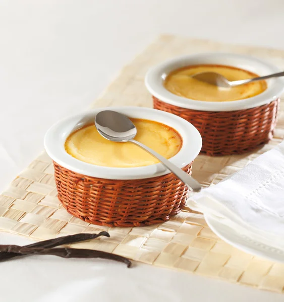 Vanilla custard in bowl — Stock Photo, Image