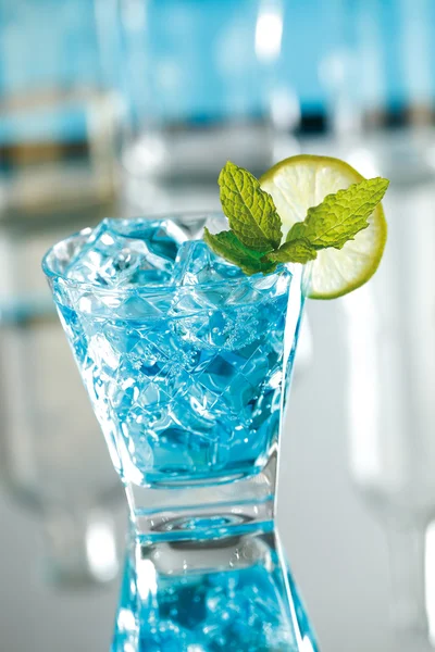 Mavi mojito ile blue curacao kokteyl.