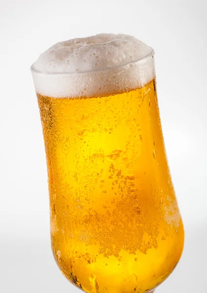 ビールの iice 冷たいガラスのバブルのクローズ アップ — ストック写真