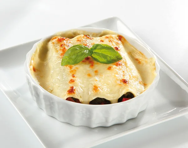 Meat cannelloni with a bechamel sauce gratin — Stock Photo, Image