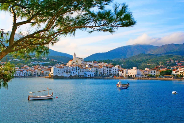 Cadaques, un pequeño pueblo en la Costa Brava, España — Foto de Stock