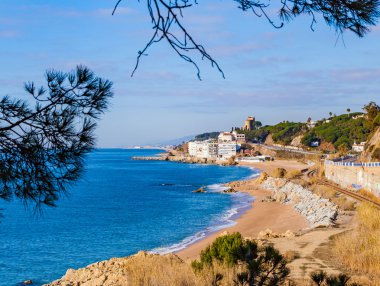 Görünüm plaj ve köy Sant Pol de Mar, Catalonia, İspanya