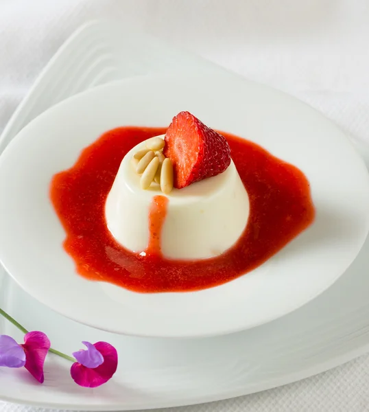 Italiensk panna cotta dessert — Stockfoto