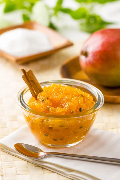 Zelfgemaakte mango jam — Stockfoto