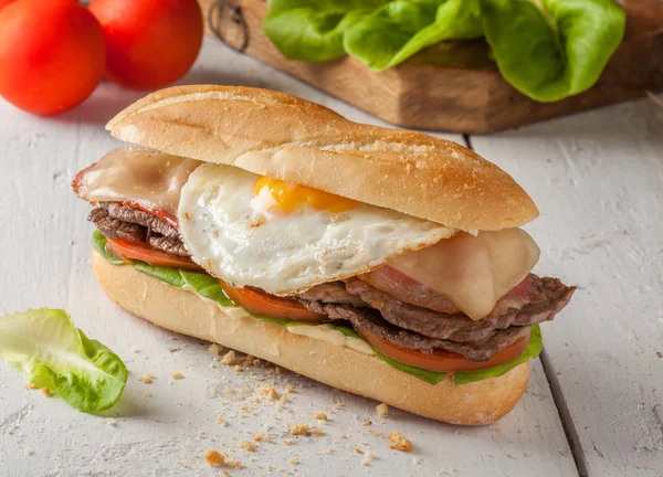 Chivito, tipik bir sandviç kimden Uruguay.