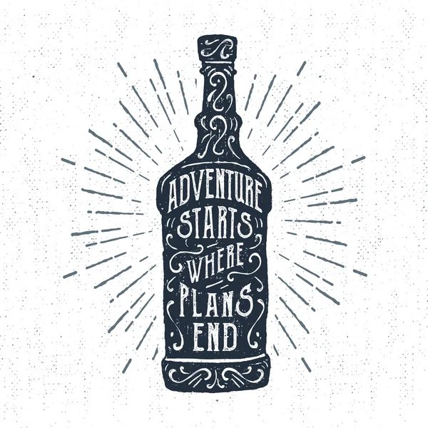 Étiquette dessinée à la main avec illustration vectorielle de bouteille de whisky texturée et lettrage . — Image vectorielle