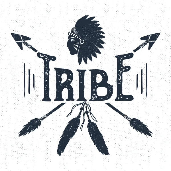 Etiqueta tribal dibujada a mano con tocado e ilustración vectorial de flechas . — Vector de stock