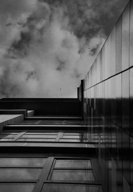 Modern cam ve çelik ofis binası