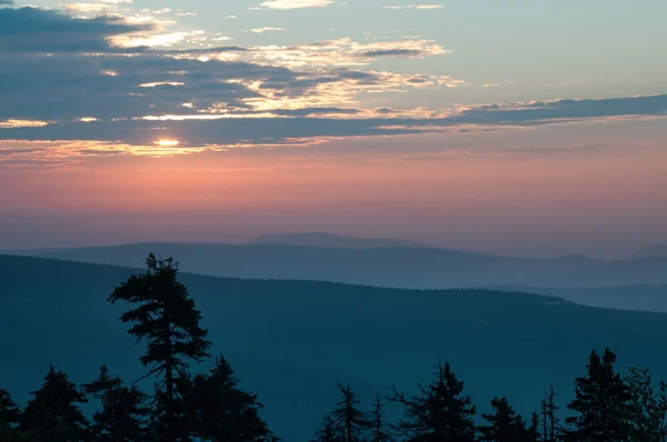 Sonnenaufgang in den Bergen — Stockfoto