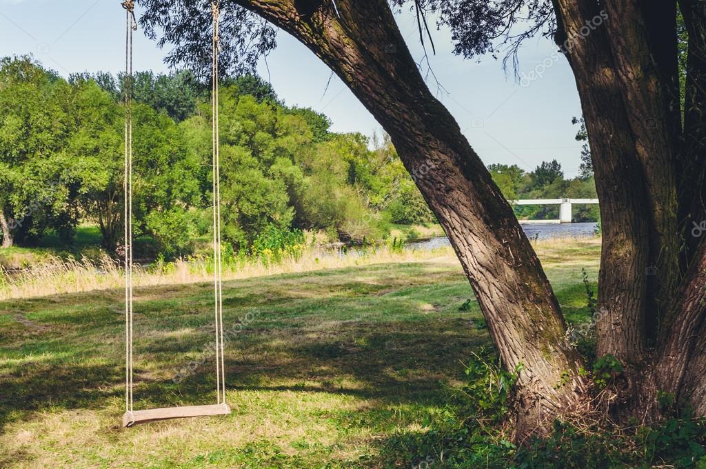 Ahşap salıncak sandalye — Stok Foto © Uaccam 85137186 Ahşap salıncak sandalye — Stok Foto © Uaccam 85137186