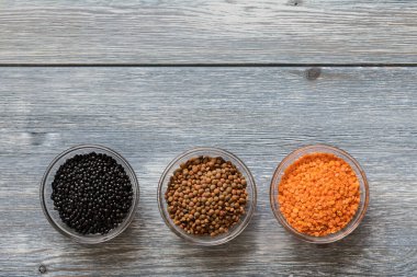 Kırmızı, siyah, kahverengi mercimek tohumu