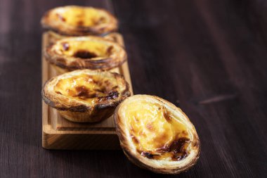 Geleneksel Portekiz yumurtalı tart tatlısı.