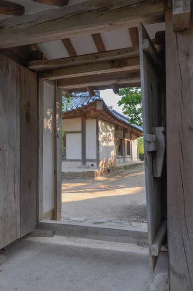 Koreai Konfuciusz Akadémia Joseon Dinasztia Idejéből Kertre Néző Vályú Kapu — Stock Fotó