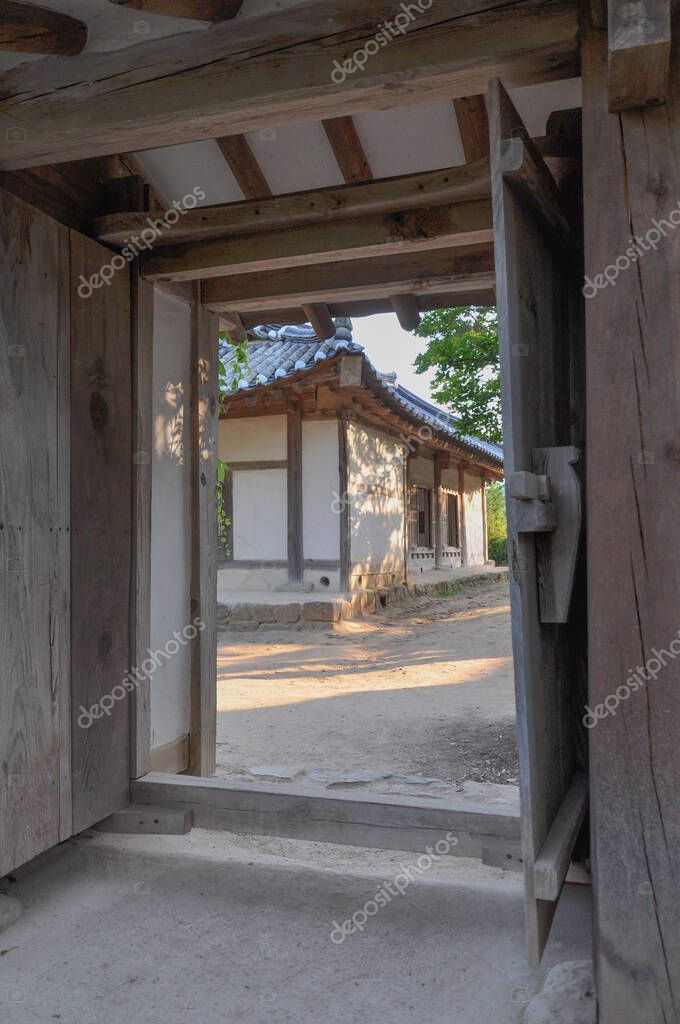 Korean Confucian Academy from Joseon Dynasty era (en ingl s). Patio