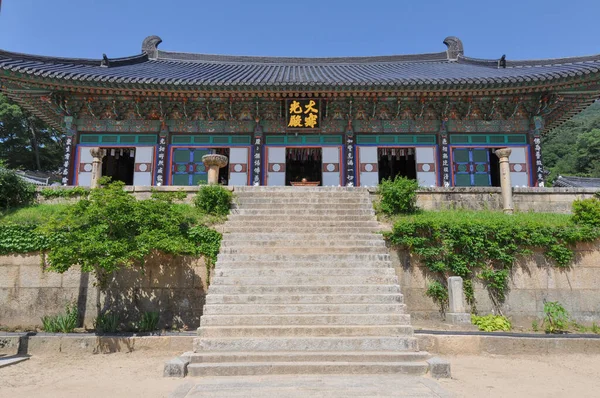 西拉时代的韩国佛教寺庙 光之厅 大雄天大殿内的佛像全景 Haeinsa Temple Mount Gaya Gayasan National Park — 图库照片